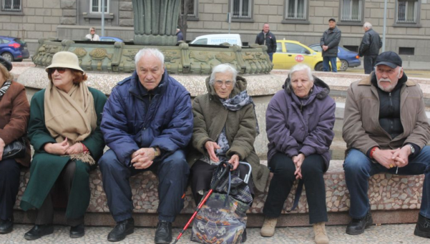 Гаврят се с пенсионерите, но всичко се връща