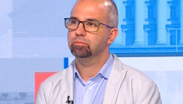 СЛОВЕСНА СКРАП: Първан с козята брада легна в краката на новата власт