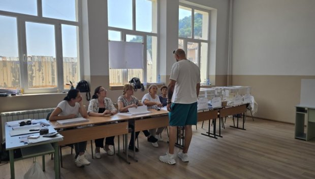 Масова подмяна на членове на СИК и неработещи машини в област Благоевград