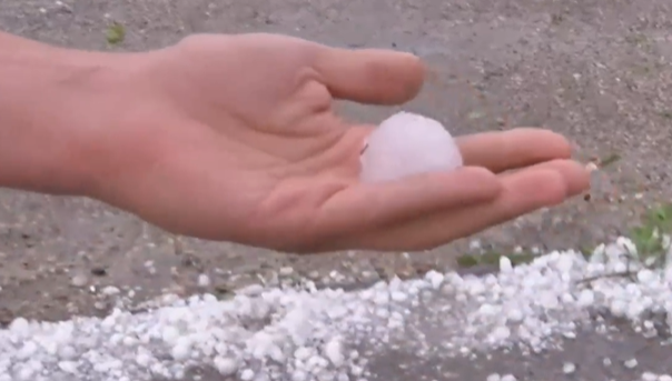 Едра градушка помля Ловеч, вали опасно и в други райони (ОБНОВЕНА)