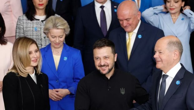 Срещата за мир в Швейцария - самодейна вечеринка и прощално мероприятие на отиващия си елит на Урсулите