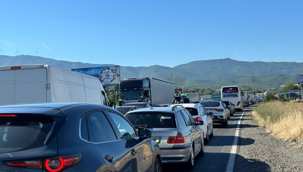 Възстановено е движението на камиони в двете посоки на границата с Гърция