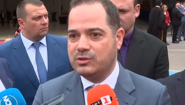 ГНЕВНИ ДУМИ: Абсурдът, че издънка като Калин Стоянов още е шеф на МВР