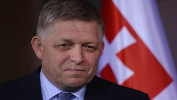 Фицо подготвя почвата за изваждане на Словакия от ЕС?