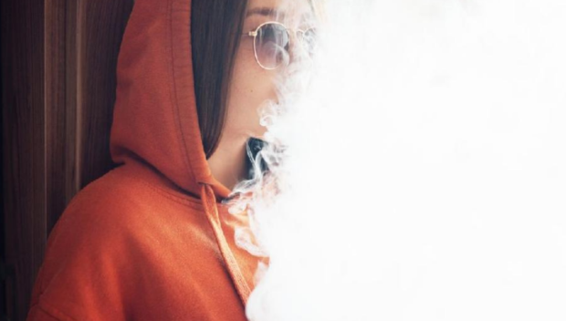 НОВ СЛУЧАЙ: 15-годишно момиче е в тежко състояние след пушене на вейп