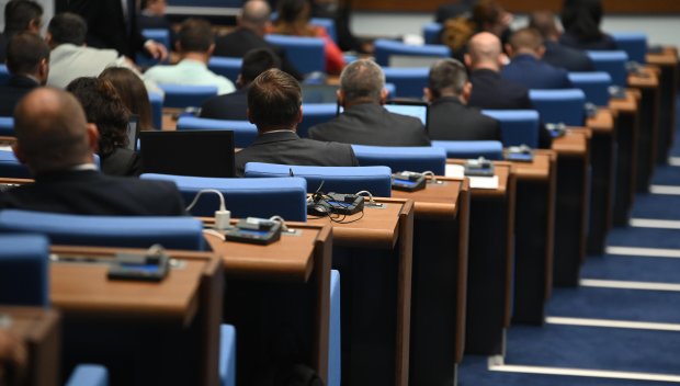 ПОВЕЧЕ ОТ 11 ЧАСА: Депутатите продължават с обсъждането на Бюджет 2026