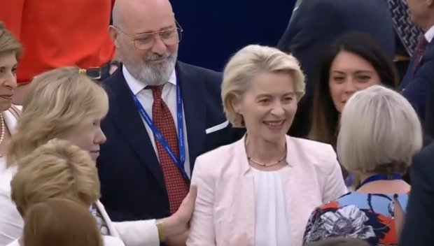 МРЕЖАТА ГЪРМИ! С Урсула и урсулите начело Европейският съюз е обречен на тотална деградация - ЕК никога не е имала по-безличен, посредствен, невзрачен и некадърен шеф