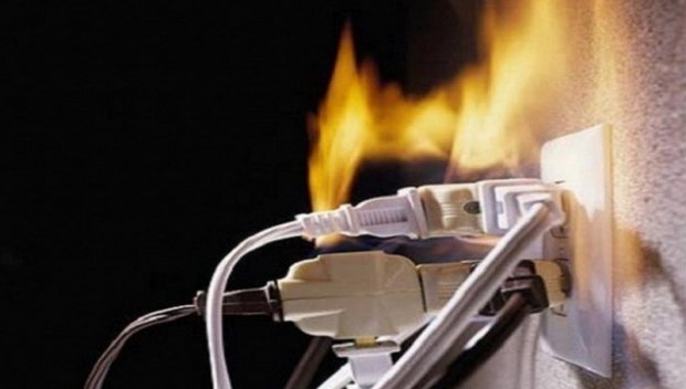 Дете оцеля след токов удар във Варна: Момчето се хванало за осветителен стълб