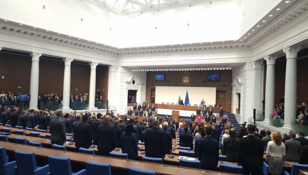 Върнете заплатите и си обирайте партакешите