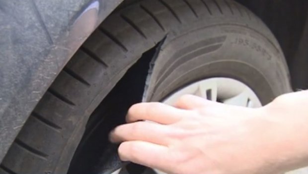 Срязаха гумите на 10 коли посред нощ в монтанско село