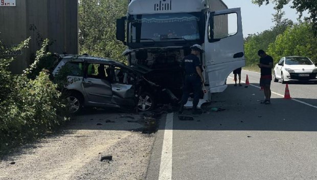 Тежка катастрофа със загинал затвори участък от пътя Бяла - Плевен