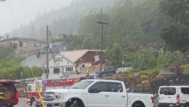 Настаниха руските журналисти в спортна зала в Анкоридж