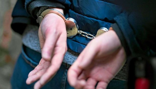 Заловиха страшен крадец - задигнал... 12 шоколада