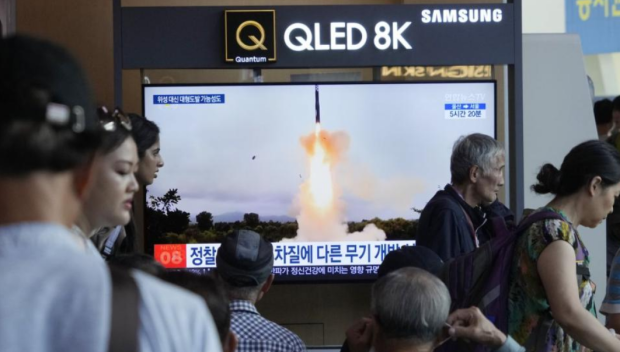 Ким Чен-ун ръководи тестове на нови балистични и крилати ракети