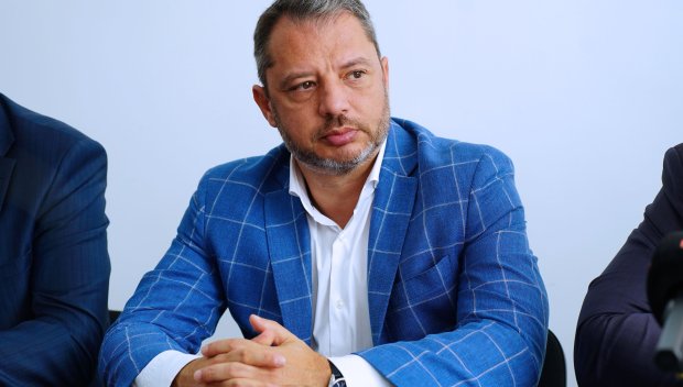 Няма да повярвате кой от Промяната гласува срещу оставката на Делян Добрев