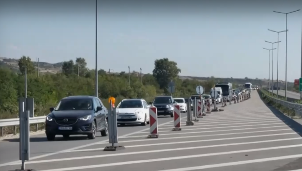 Голямо задръстване в района на Кресненското дефиле