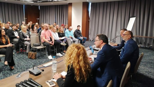 Мерки за по-изгодни и удобни полети, визи и нови застраховки обсъди туристическият бранш във Варна на среща с ГЕРБ (СНИМКИ)