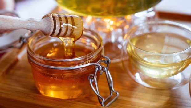 Тонове фалшив мед от Турция