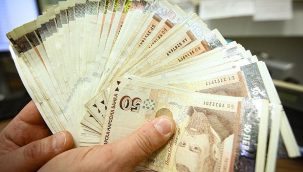 Увеличиха заплатите за най-ниските академични длъжности в държавните ВУЗ-ове