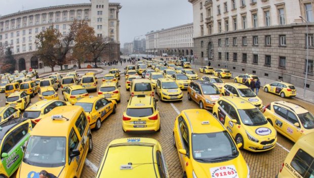 Таксиметровите шофьори в София готвят протест, ако общината не одобри по-високи цени