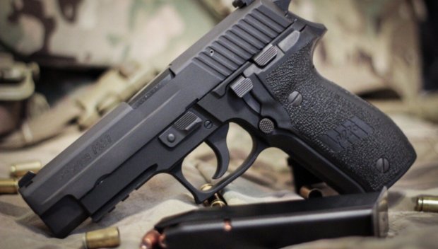 ЛУДОСТ! Ученик гърмя с пистолет в училище в Хасково