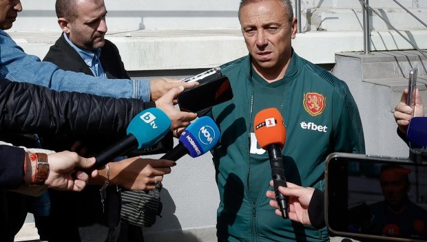 Трима национали аут от сметките на Илиан Илиев