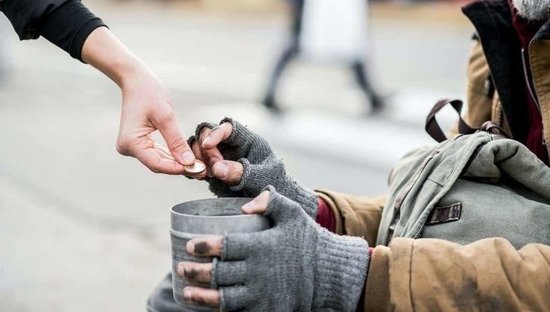 В Гърция разбиха група просещи по принуда румънци
