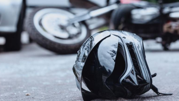 Мотоциклетист е с опасност за живота след катастрофа с камион на пътя за Церово