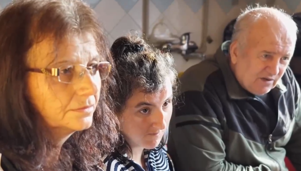 ЗОВ ЗА ПОМОЩ: Млада жена има нужда от средства, за да проходи