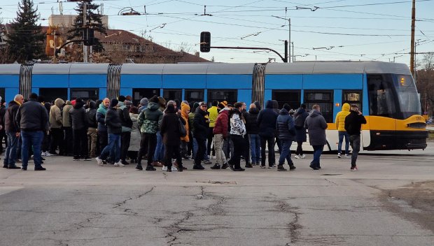 Бултрасите се ядосаха! Блокираха кръстовище в София заради Зингаревич (СНИМКИ)