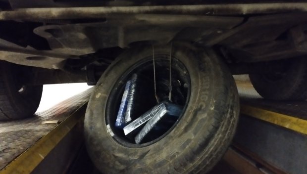 Заловиха кокаин в резервната гума на лек автомобил (СНИМКИ/ВИДЕО)