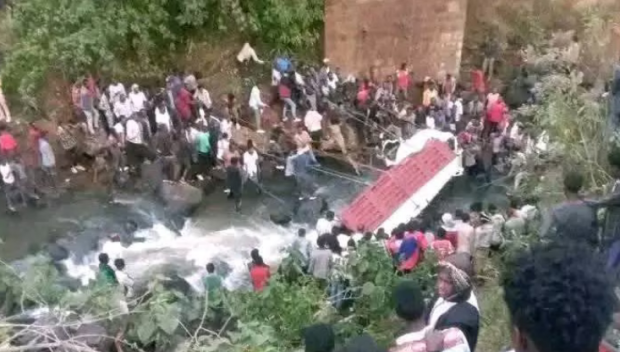 Най-малко 60 души загинаха в Етиопия след падане на автобус в река