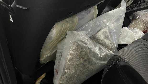 В Шумен закопчаха трима заради марихуана и метамфетамин