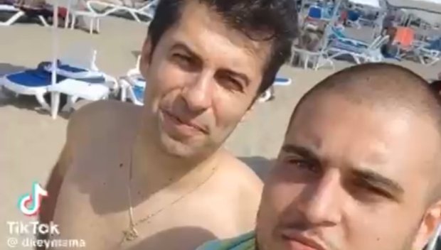 ХИТОВЕТЕ НА ПИК ПРЕЗ 2024: Пияни младежи се гаврят с Кирил Петков! Бившият премиер се излага, измисля нови думи, а географията му е тъмна Индия (ВИДЕО)