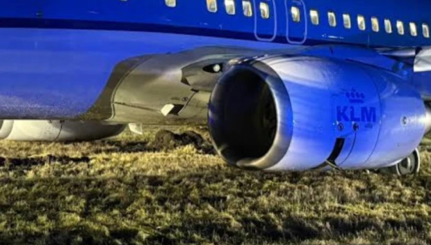 Поредна авиокатастрофа: Хидравлична повреда доведе до аварийно кацане на самолет в Норвегия (ВИДЕО)