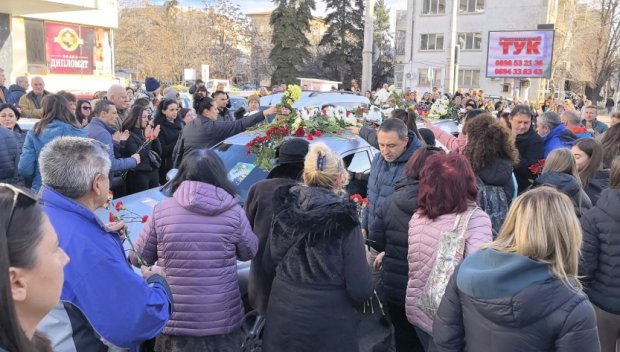 С АПЛОДИСМЕНТИ: В Казанлък изпратиха спринтьорката Петя Пендарева