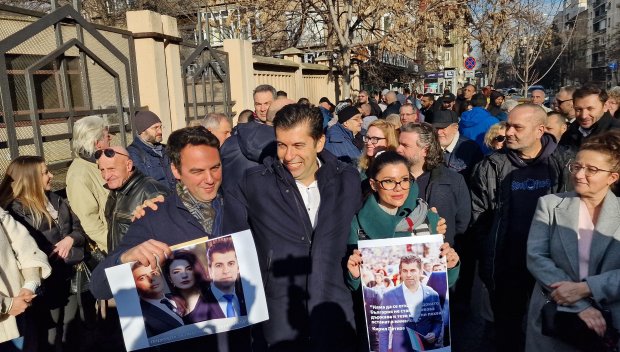 УРЕДЕНО Е ВСИЧКО: Мрежата ГЪРМИ след СКАНДАЛНОТО ВИДЕО с Петков: Така става, когато живото излъчване покаже истинското лице на борците за съдебна реформа с умственото развитие на амеби