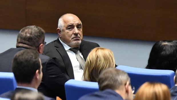 ГОРЕЩО В ПИК! Рокади в ГЕРБ заради кабинета Желязков - Борисов прикотка тези 3 дами плътно до себе си (СНИМКИ)