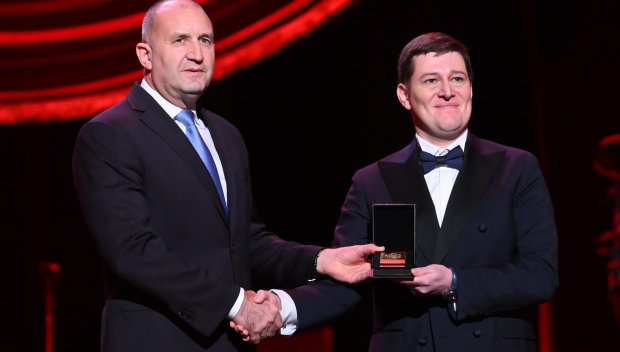 ГОДИШНИНА: Румен Радев връчи почетен знак на БНР (СНИМКИ)