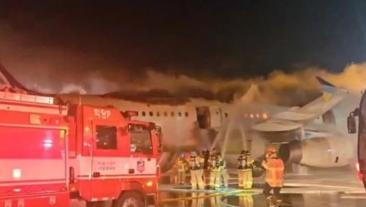 Самолет с над 170 пътници се запали в Южна Корея
