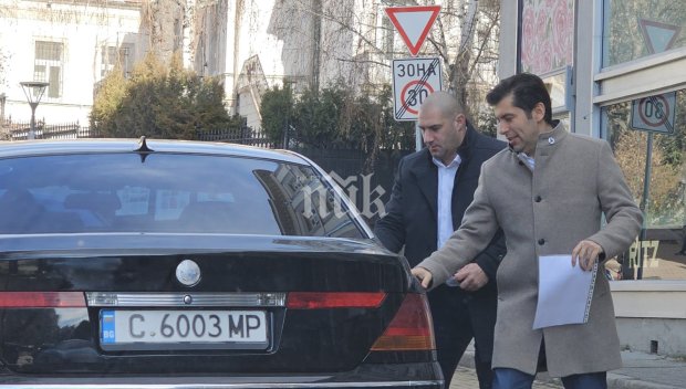 ГОРЕЩО В ПИК! Киро не си взе поука - НСО-то му лети с бясна скорост в бус лентата на Цариградско шосе. Закараха го в прокуратурата (СНИМКИ)