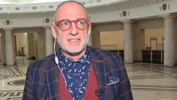 ШОУ В НС! Любен Дилов се изгаври с депутат от МЕЧ (ВИДЕО)