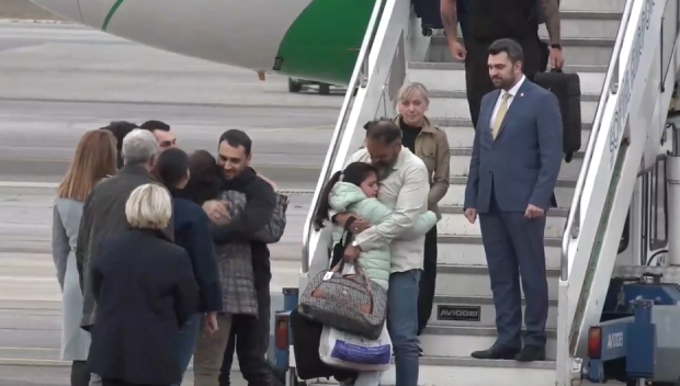 ПИК TV: Българските моряци от кораба Галакси лийдър с първи думи на българска земя - (ОБНОВЕНА/ВИДЕО/СНИМКИ)