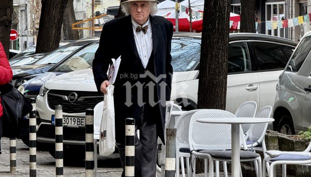 САМО В ПИК Любимият говорител на умно-красивите Гого Лозанов напълни две торби с пиячка от реномиран магазин за алкохол (СНИМКИ)