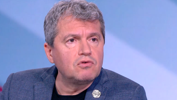 Нацепиха отзад Тошко Йорданов