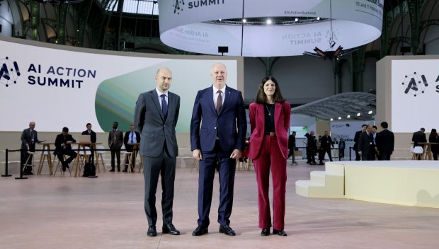 Росен Желязков и вицето на Тръмп нищят изкуствения интелект в Париж