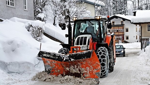 377 машини обработват републиканските пътища в районите със снеговалеж