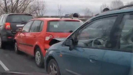 Катастрофа с три коли затвори път, който е подстъп към Пловдив