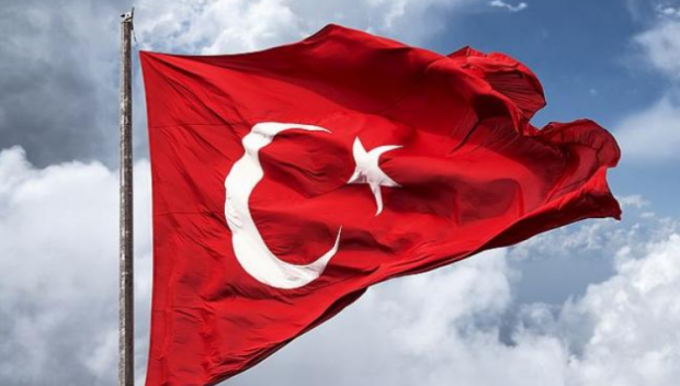 Проучване: Мнозинството от турците предпочитат западния начин на живот