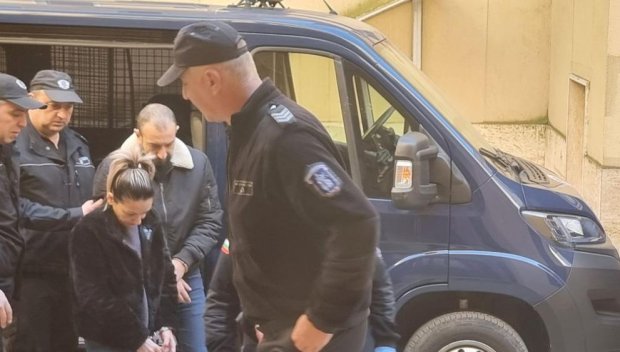 Оставиха в ареста румънец и българка, обвинени в трафик марихуана през „Капитан Андреево“ (СНИМКИ)